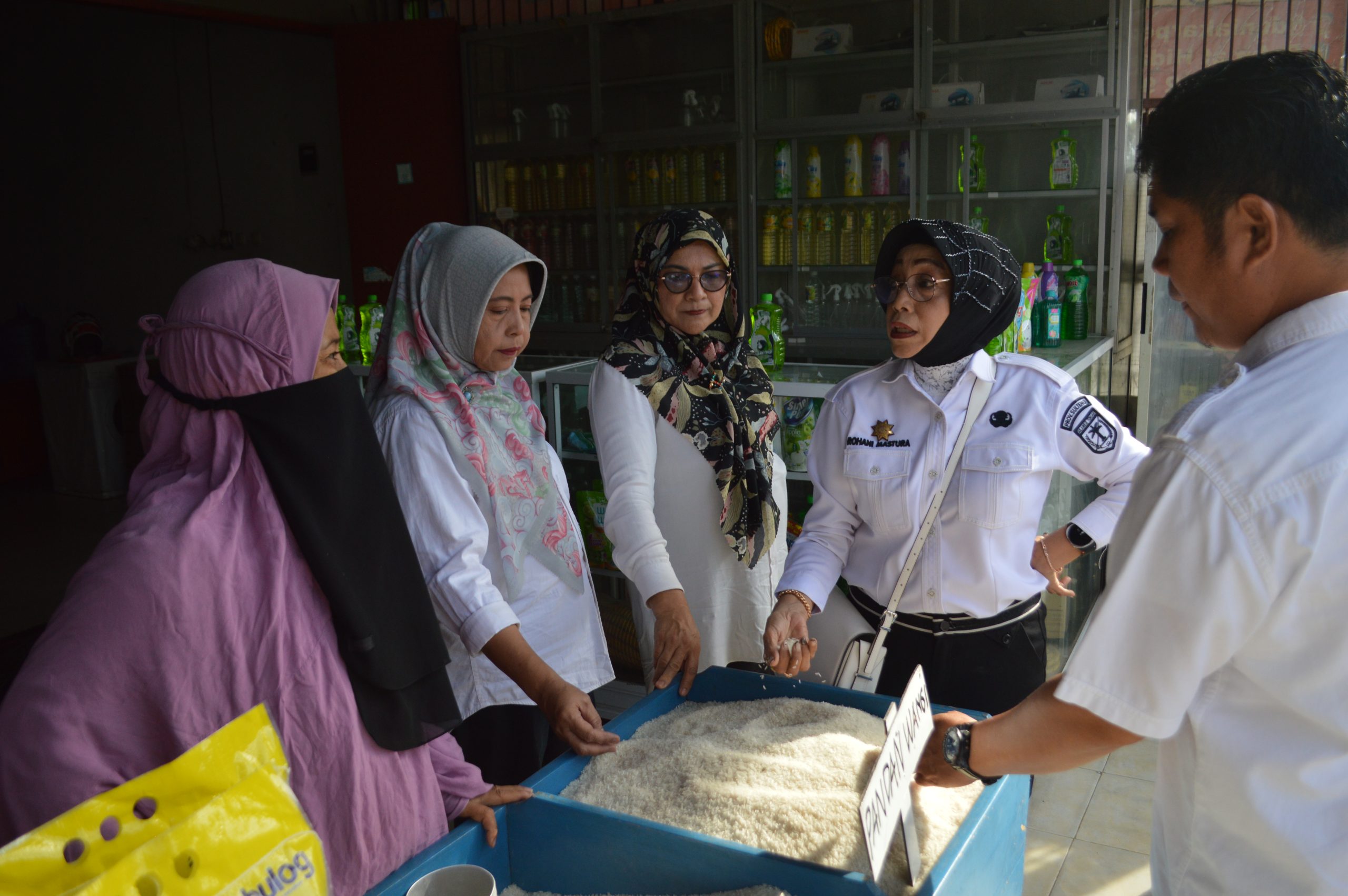 Berani Sejahtera: Dinas Pangan Sulteng Laksanakan Monev Harga Pangan Strategis Di Pasar Masomba Dan Manonda